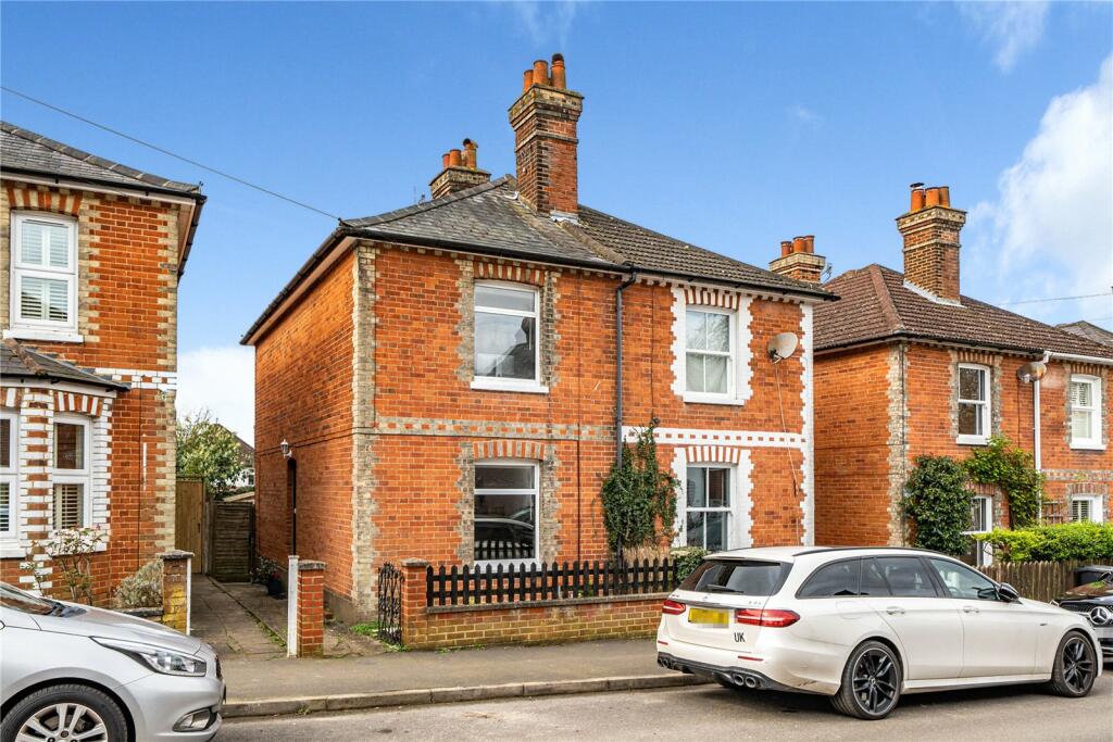2 bedroom semi-detached house for sale in High Path Road, Guildford, Surrey, GU1