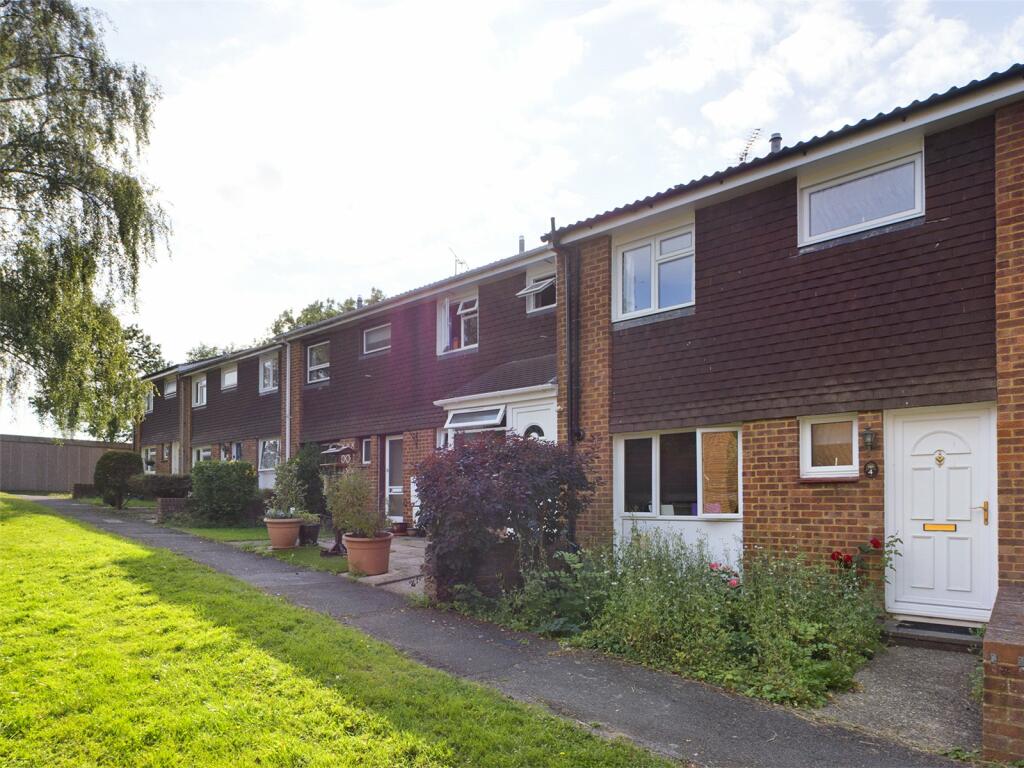 3 bedroom terraced house for sale in Rye Close, Guildford, Surrey, GU2