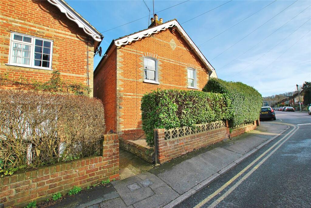 2 bedroom semi-detached house for rent in Cline Road, Guildford, Surrey, GU1
