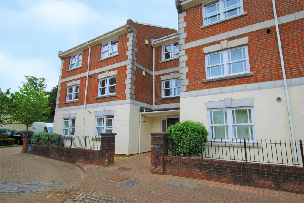 1 bedroom apartment for rent in Grosvenor House, St Lukes Square, Guildford, Surrey, GU1