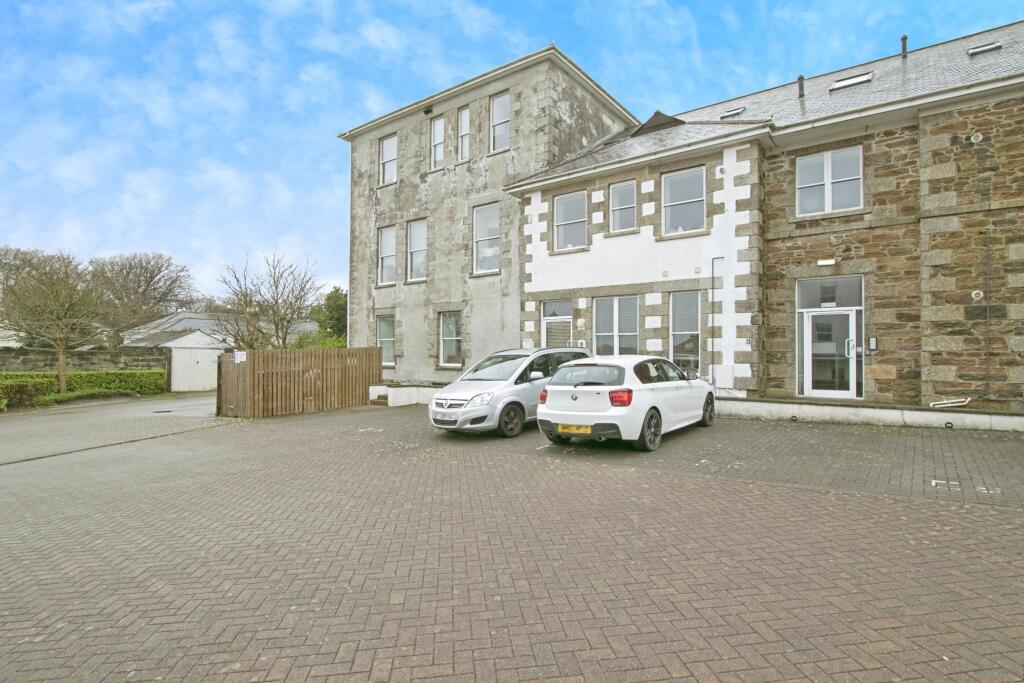 2 bedroom flat for sale in Gweal Pawl, Redruth, Cornwall, TR15