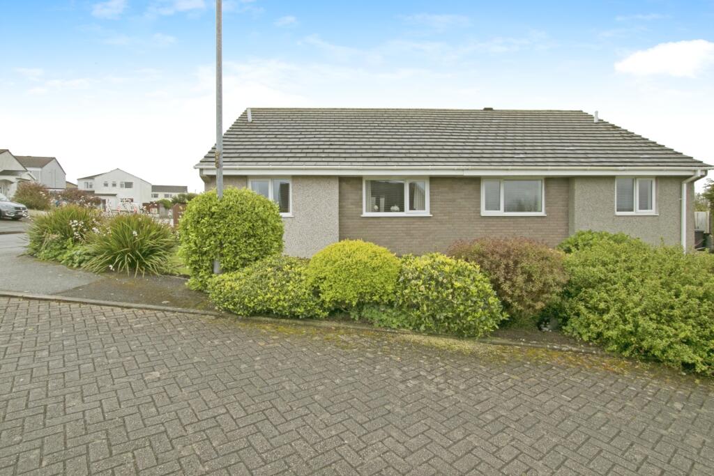 2 bedroom bungalow for sale in Polgooth Close, Redruth, Cornwall, TR15