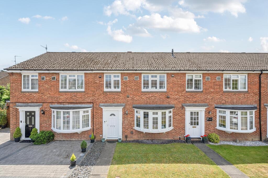 Main image of property: Smithbarn Close, Horley, RH6