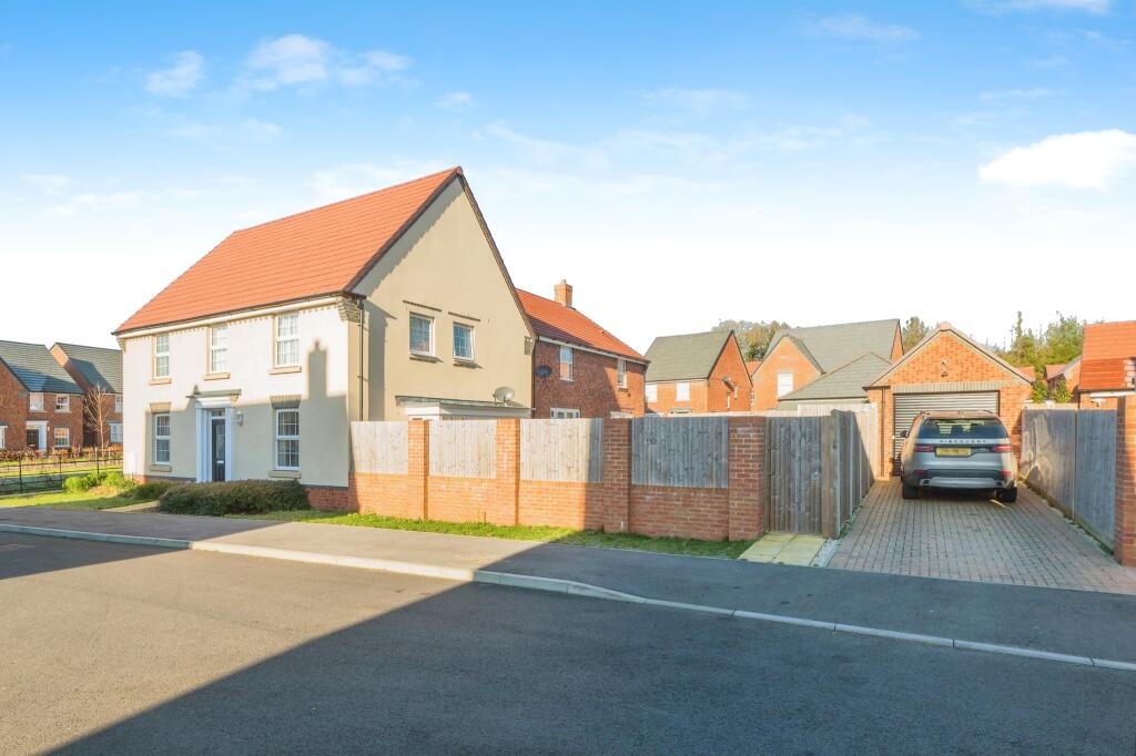 4 bedroom detached house for sale in Ganger Farm Way, Ampfield, Romsey