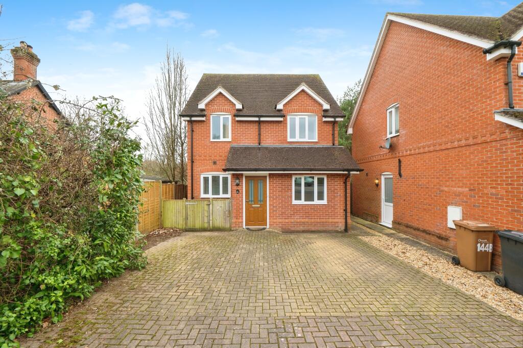 3 bedroom detached house for sale in Botley Road, North Baddesley