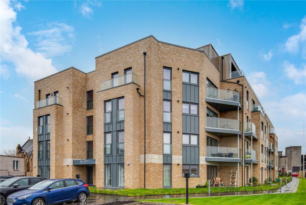 2 bedroom flat for sale in Pollokshaws Road, Shawlands, Glasgow, G41