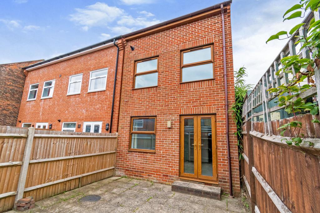 3 bedroom town house for sale in Bath Street, Inner Avenue, Southampton