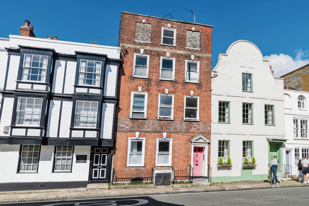 2 bedroom flat for sale in Bugle Street, Southampton, Hampshire, SO14
