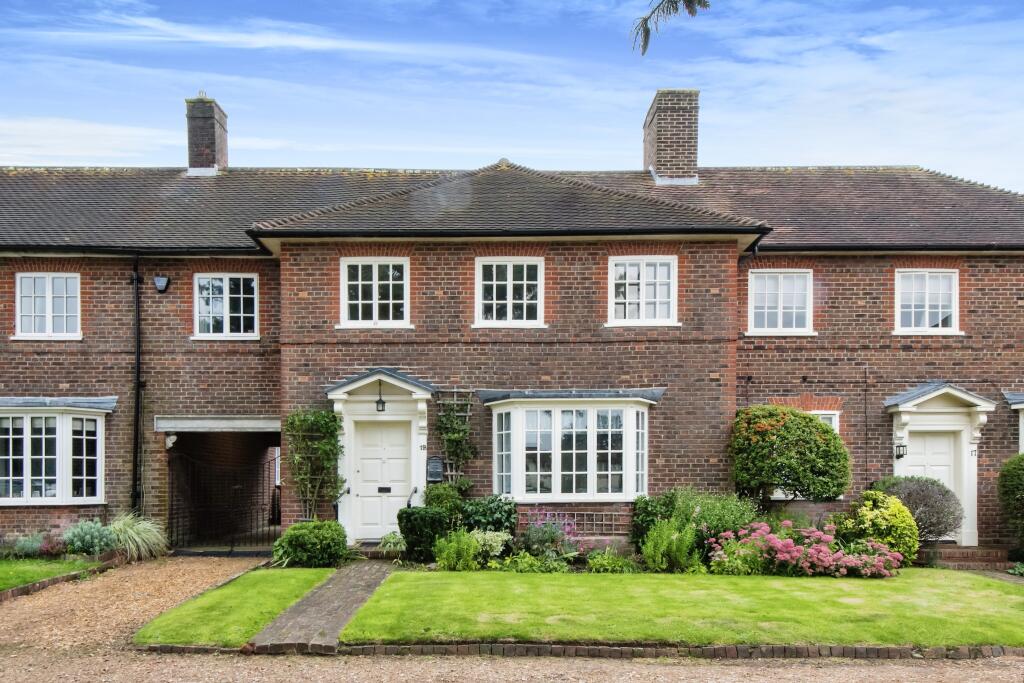 3 bedroom terraced house for sale in Ethelburt Avenue, Bassett Green, Southampton, Hampshire, SO16