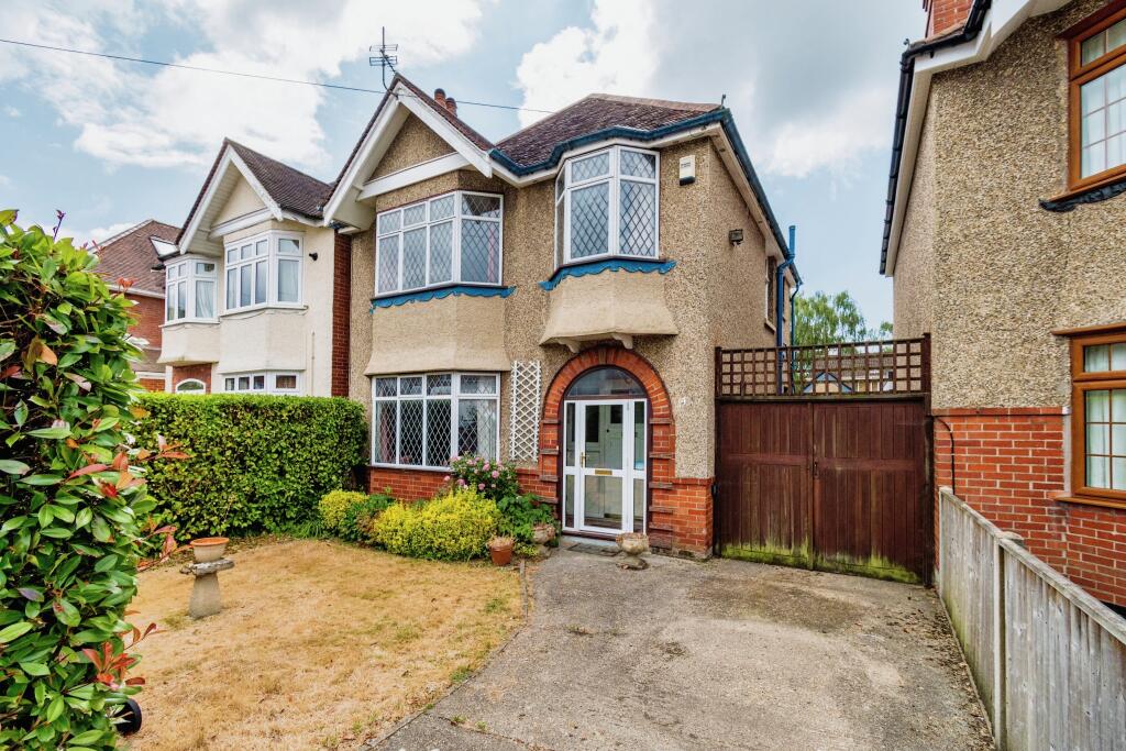 3 bedroom detached house for sale in Leicester Road, Upper Shirley, Southampton, Hampshire, SO15