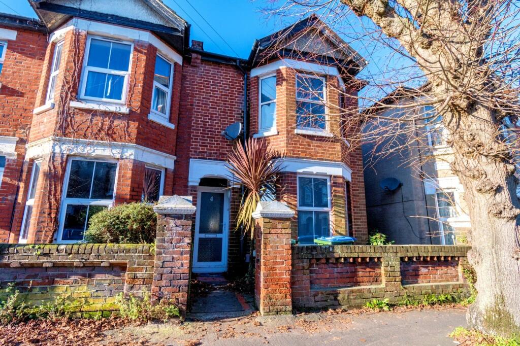 4 bedroom semi-detached house for sale in Newcombe Road, Polygon, Southampton, Hampshire, SO15