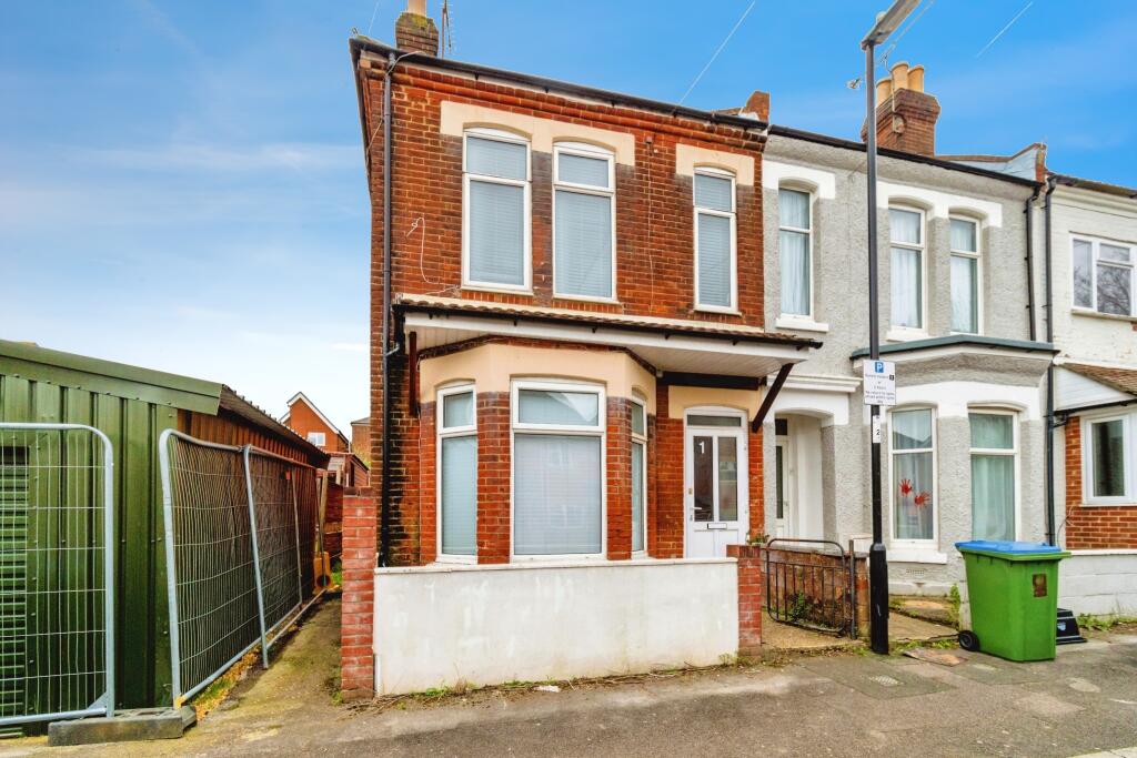 4 bedroom end of terrace house for sale in Verulam Road, Portswood, Southampton, Hampshire, SO14