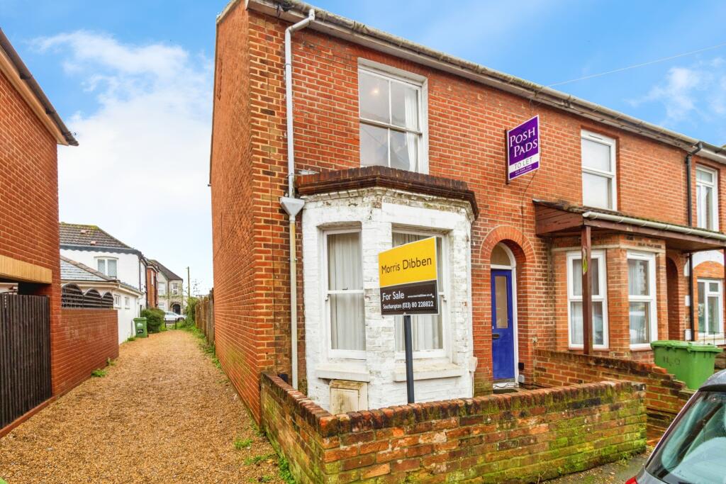 4 bedroom end of terrace house for sale in Avenue Road, Portswood, Southampton, Hampshire, SO14