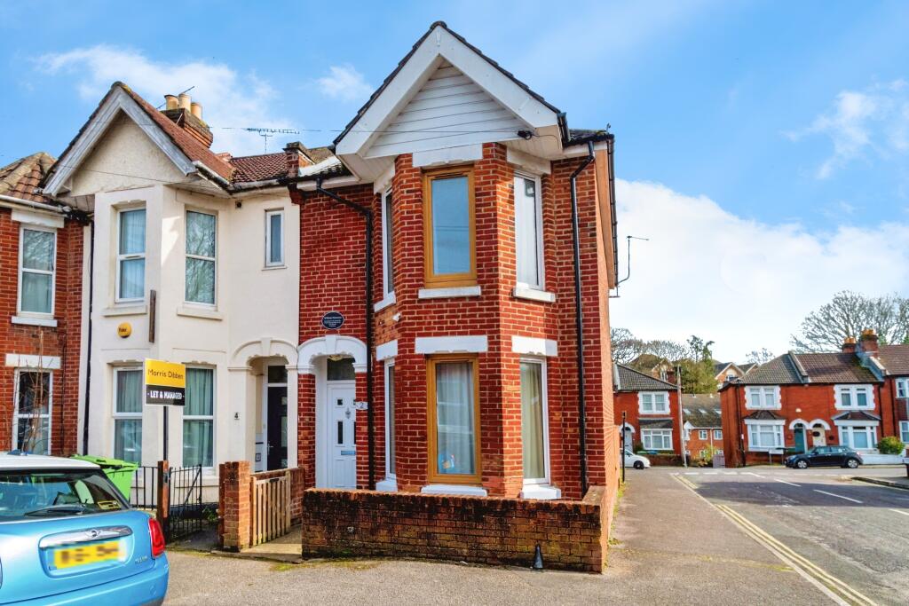 3 bedroom end of terrace house for sale in Thackeray Road, Southampton, Hampshire, SO17