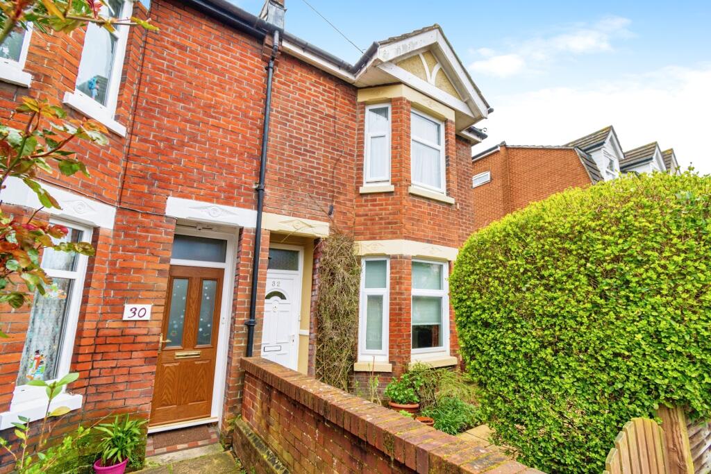 3 bedroom end of terrace house for sale in Charlton Road, Shirley, Southampton, Hampshire, SO15
