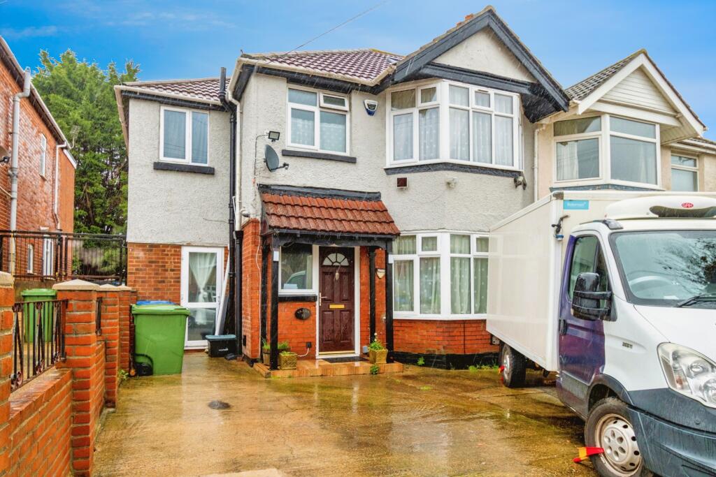 5 bedroom semi-detached house for sale in Kitchener Road, Southampton, Hampshire, SO17