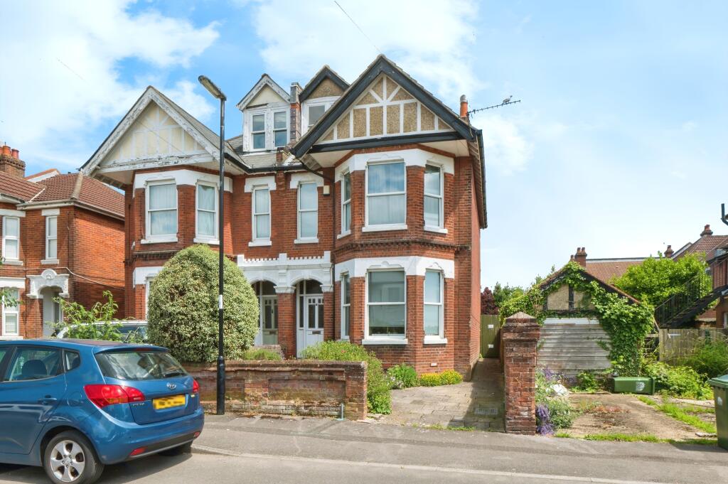 5 bedroom semidetached house for sale in Greville Road, Southampton, Hampshire, SO15