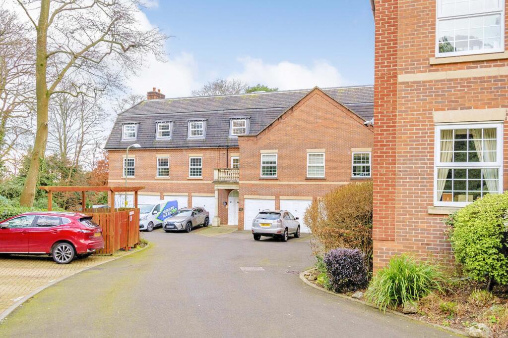 3 bedroom flat for sale in Newitt Place, Southampton, Hampshire, SO16