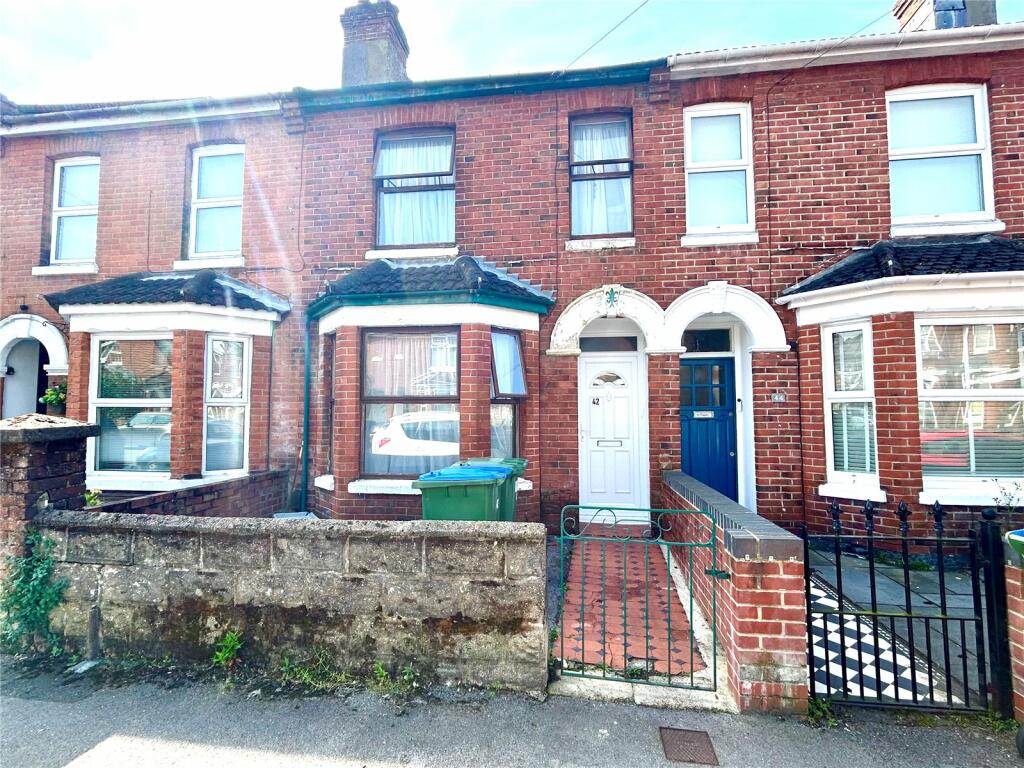 3 bedroom terraced house for sale in Ampthill Road, Southampton