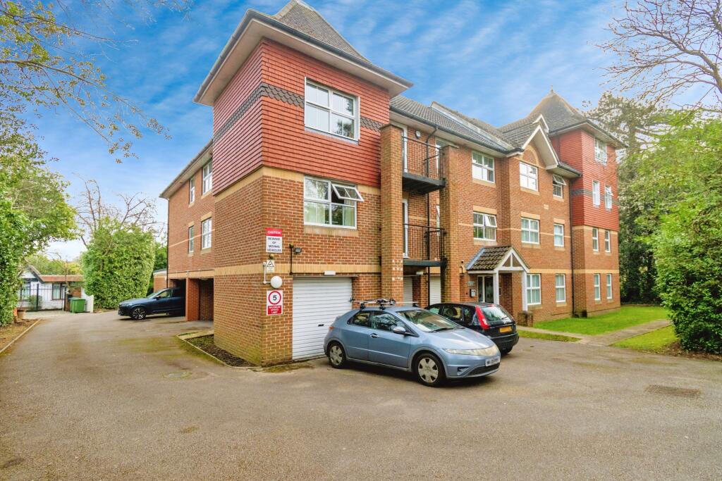 Main image of property: Bassett Crescent East, Bassett, Southampton, SO16