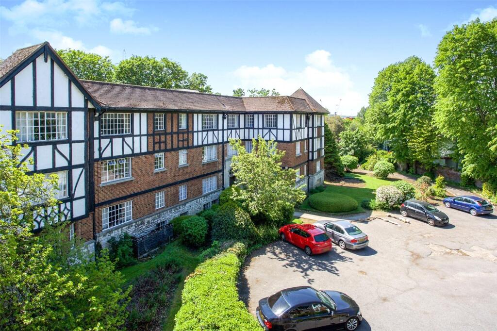 Main image of property: Millbrook Road East, Southampton, Hampshire, SO15