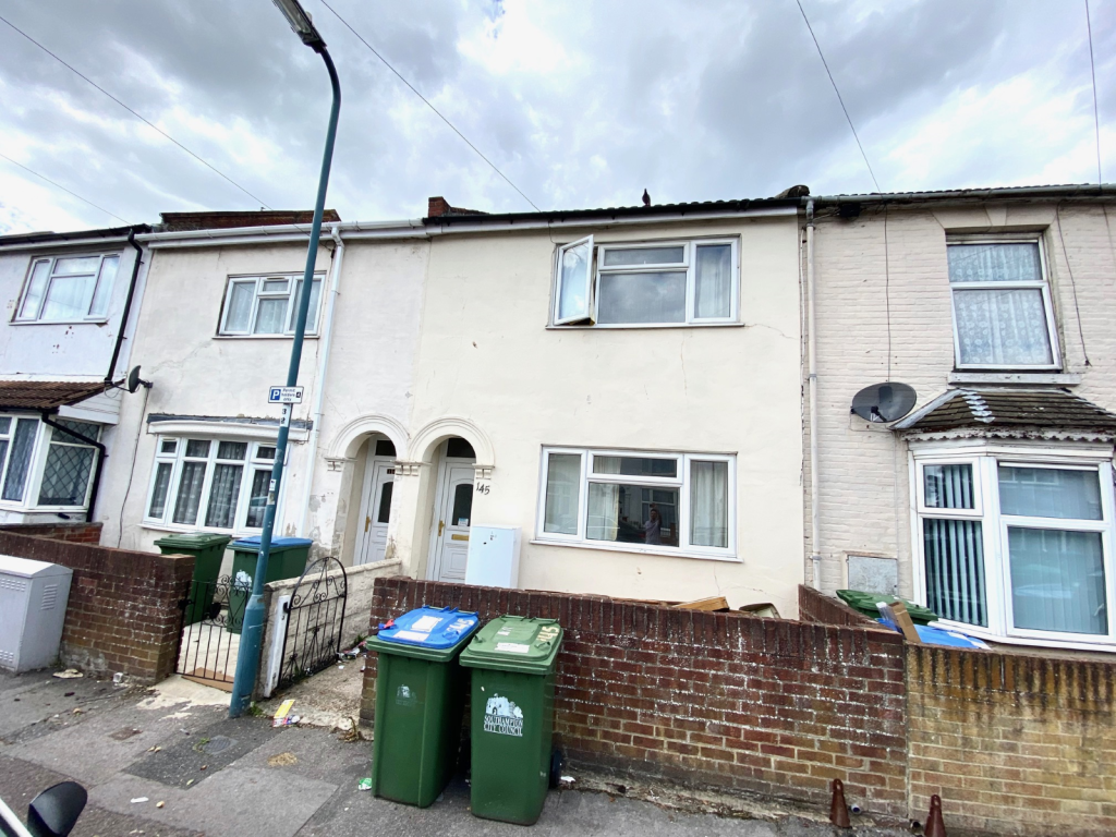 3 bedroom terraced house for sale in Derby Road, St Mary's, Southampton, Hampshire, SO14