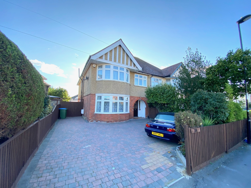 6 bedroom semidetached house for sale in Raymond Road, Upper Shirley, Southampton, Hampshire, SO15