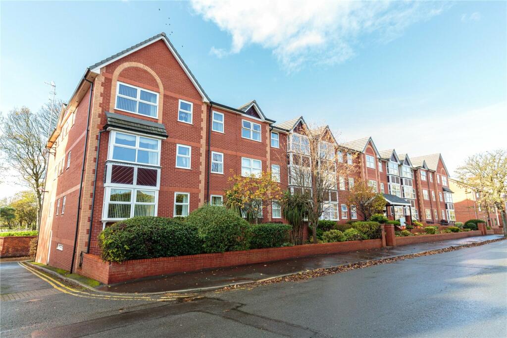 2 bedroom flat for sale in St. Andrews Road North, Lytham St. Annes