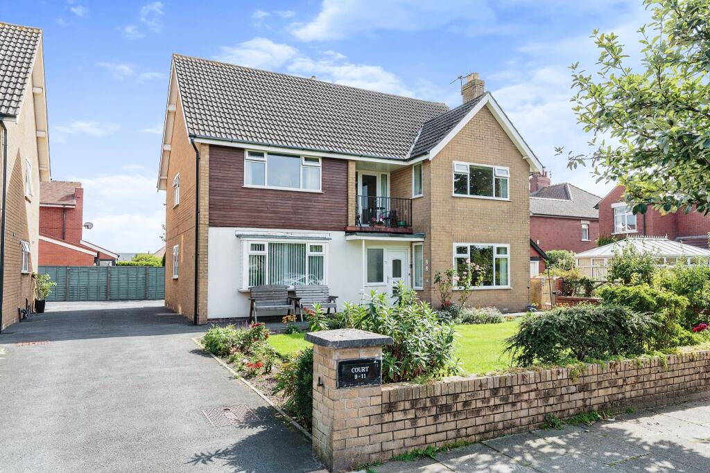 2 bedroom flat for sale in Denford Avenue, Lytham St. Annes, Lancashire