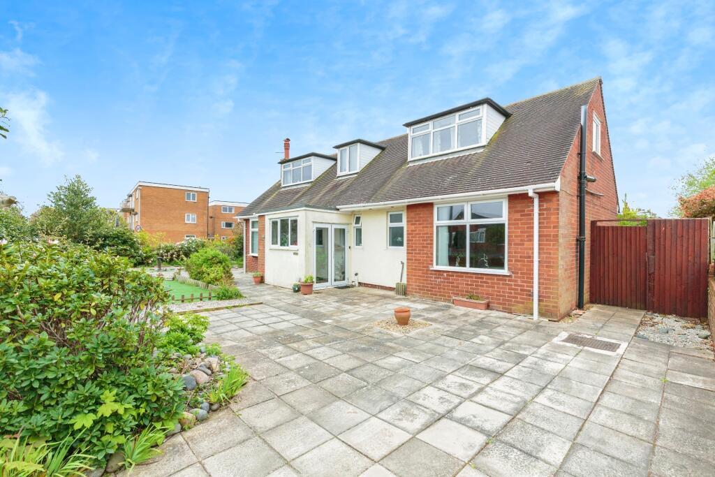 3 bedroom detached house for sale in Heyhouses Lane, LYTHAM ST. ANNES