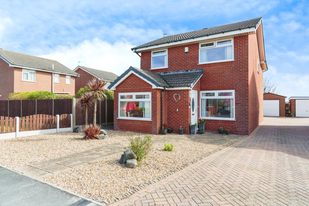 4 bedroom detached house for sale in Frobisher Drive, Lytham St. Annes