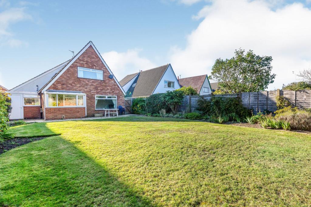 3 bedroom bungalow for sale in Edwinstowe Road, Lytham St. Annes ...