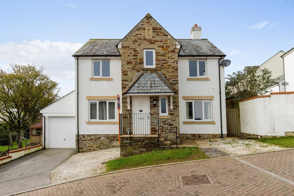 4 bedroom detached house for sale in Burlawn Drive, St. Austell, PL25