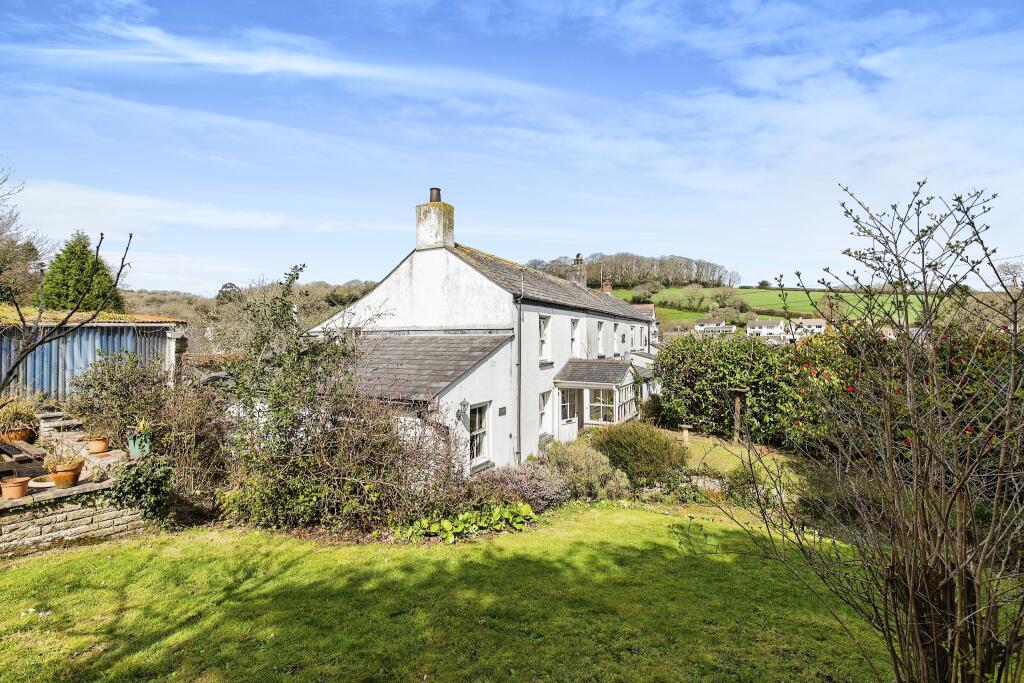 3 bedroom end of terrace house for sale in Trenowah Terrace, Tregrehan