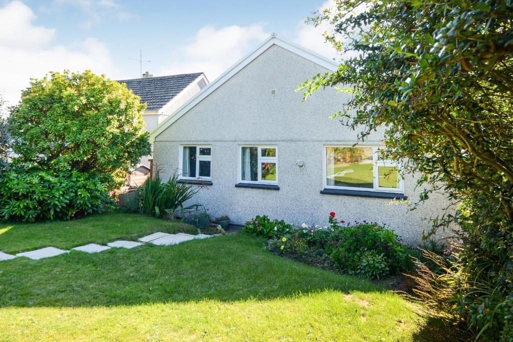 3 bedroom bungalow for sale in Roslyn Close, St. Austell, Cornwall, PL25