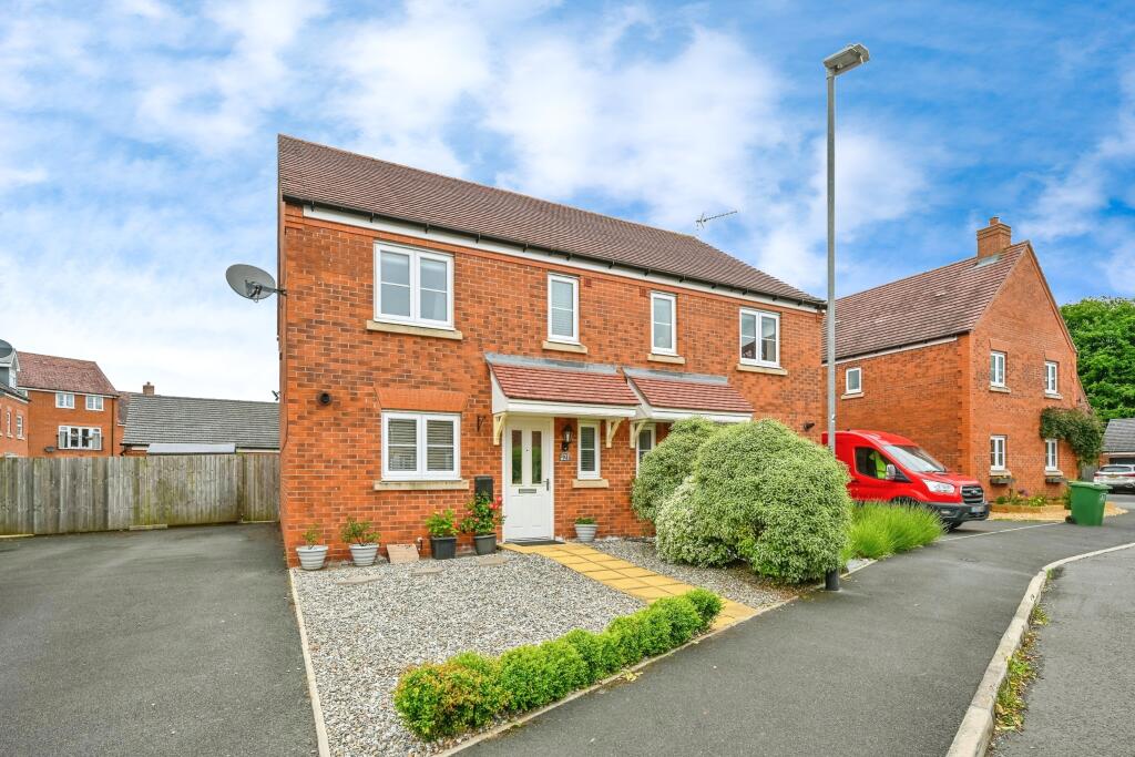 3 bedroom semidetached house for sale in Holden Park, Stafford