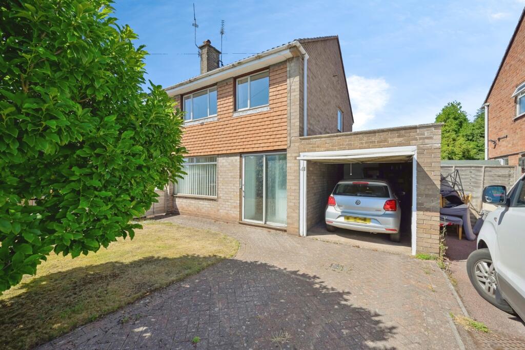 Main image of property: Mendip Avenue, Hillcroft Park, Stafford, Staffordshire, ST17