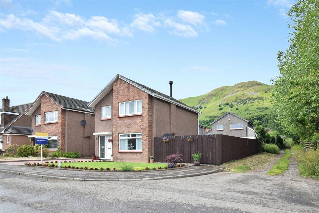 3 bedroom detached house for sale in Simpson Avenue, Tillicoultry