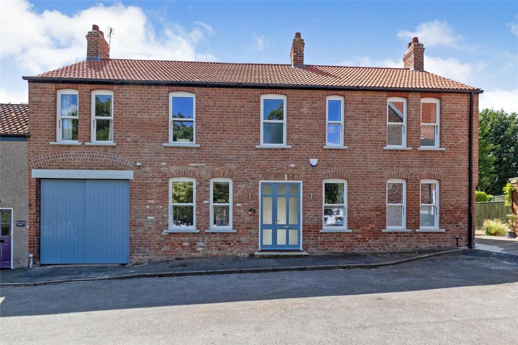 5 bedroom house for sale in South Side, Hutton Rudby, TS15