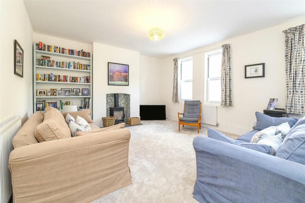 5 bedroom house for sale in South Side, Hutton Rudby, TS15