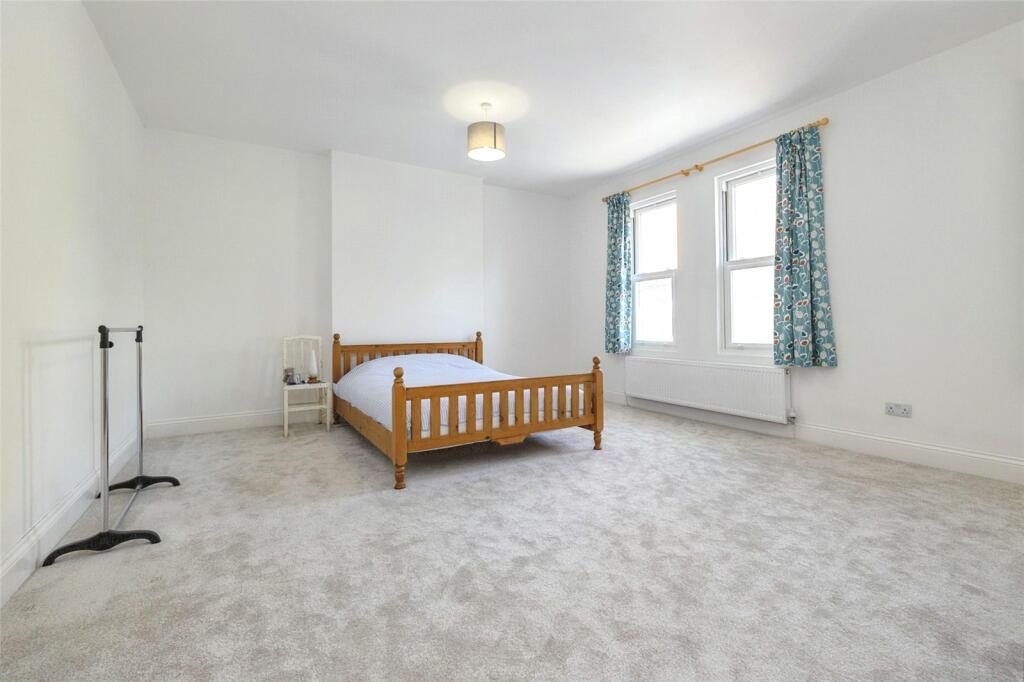 5 bedroom house for sale in South Side, Hutton Rudby, TS15