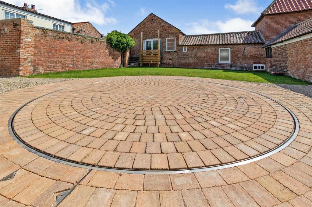 5 bedroom house for sale in South Side, Hutton Rudby, TS15
