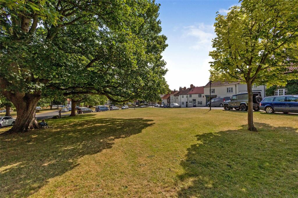 5 bedroom house for sale in South Side, Hutton Rudby, TS15