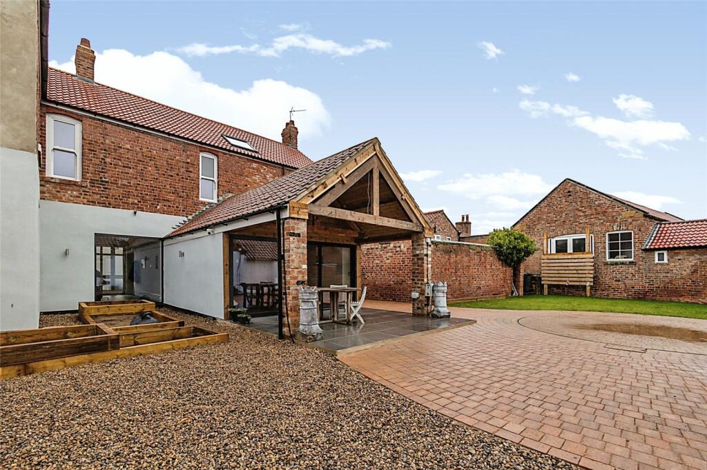 5 bedroom house for sale in South Side, Hutton Rudby, TS15