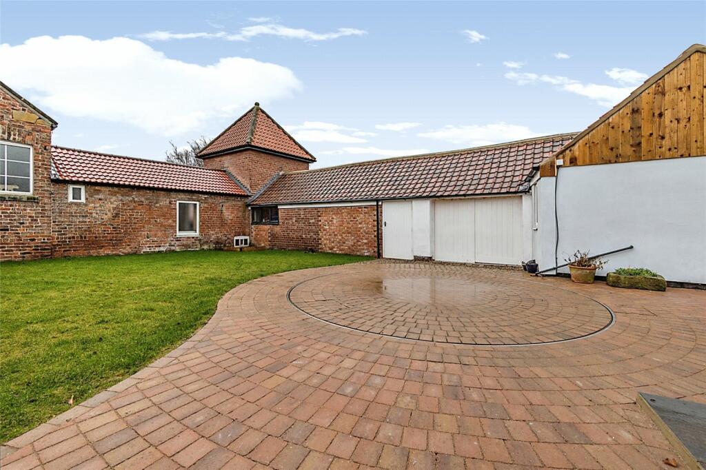 5 bedroom house for sale in South Side, Hutton Rudby, TS15