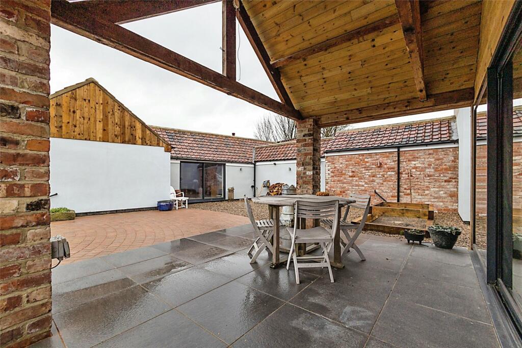 5 bedroom house for sale in South Side, Hutton Rudby, TS15