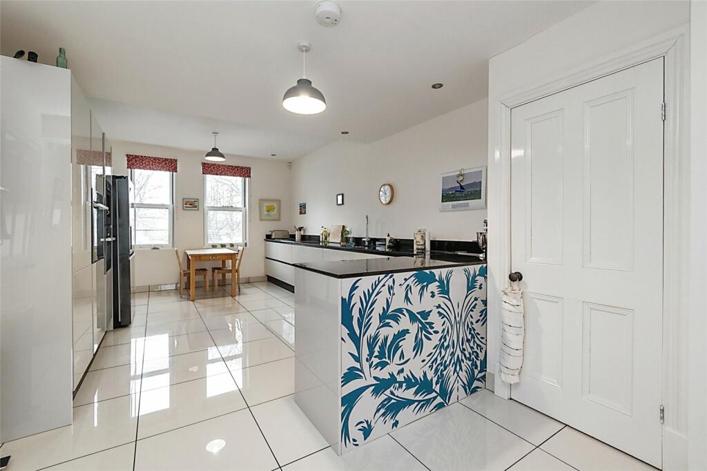 5 bedroom house for sale in South Side, Hutton Rudby, TS15