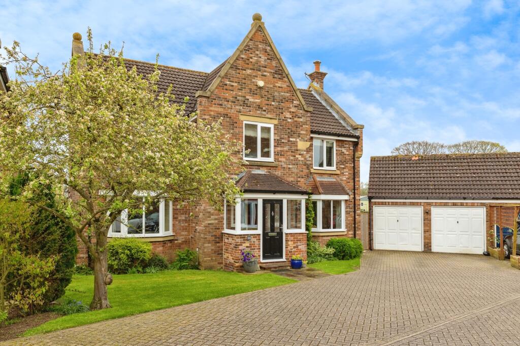 5 bedroom detached house for sale in Springfield Garden, Stokesley