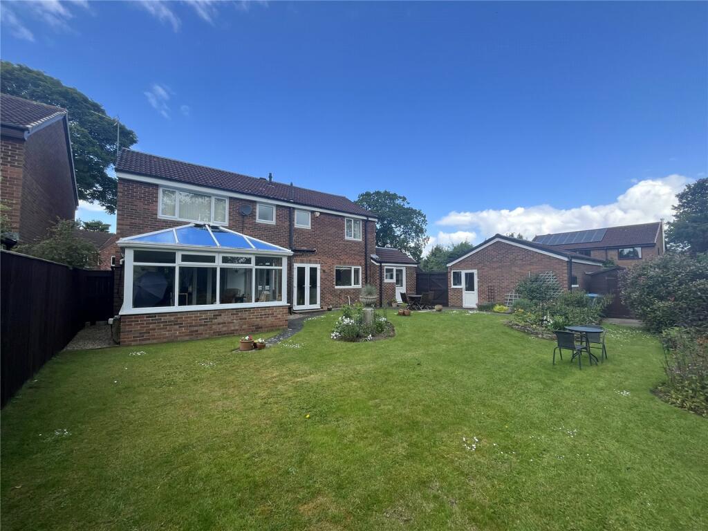 4 bedroom detached house for sale in Malvern Drive, Stokesley