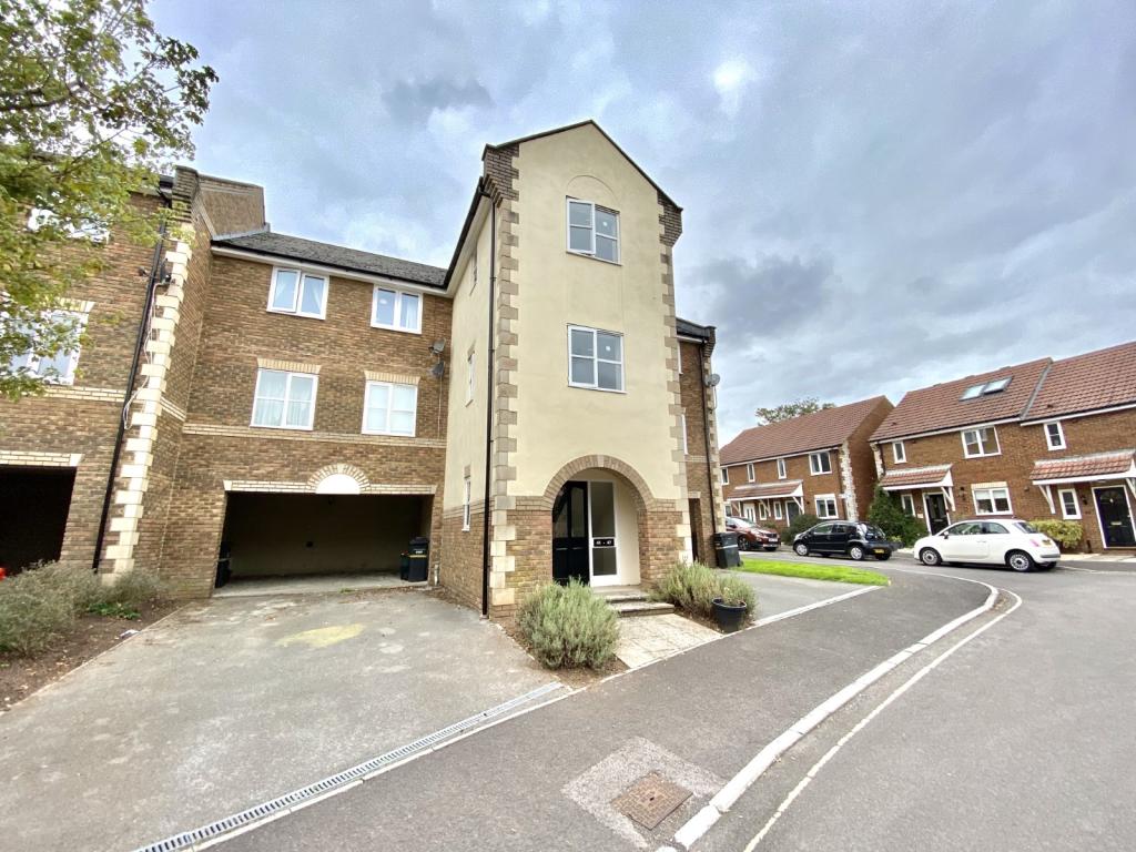 2 bedroom flat for sale in Trinity Road, Taunton, Somerset, United